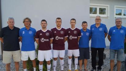Bild: du
Beim Auftakttraining für die vierte Bezirksliga-Saison stellte die SpVgg Schirmitz auch die Neuzugänge vor. Das Bild zeigt von links: 2. SpVgg-Vorsitzenden Reinhard Herrmann, Trainer Josef Dütsch, Niclas Fröhlich (VfB Mantel), Luca Wittmann (SV Etzenricht), Philipp Horn (TSV Reuth), Alexander Herrmann (Spielertrainer 2. Mannschaft) sowie die Abteilungsleiter Werner Marschalek und Christian Schieder.