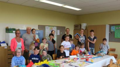 Bild: lrh
Die "stacheligen Kulmkids" basteln für das Neustadt-Treffen.