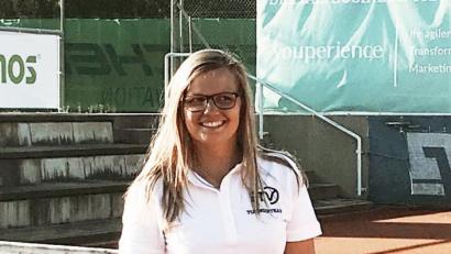 Bild: lst
Geschafft: Lena Alt, Spielerin der Tennis-Gemeinschaft Neunkirchen, bestand auch die praktische Prüfung mit Bravour und ist nun Oberschiedsrichterin mit B-Lizenz. Bild: lst