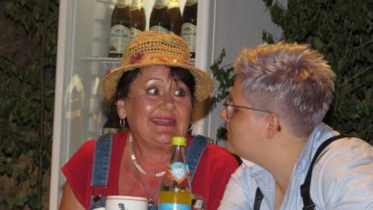 Bild: ubb
Dorftheater von seiner schönsten Seite gibt es in Großkonreuth. Die Premiere und die erste Vorstellung waren ausverkauft. Über 400 Gäste schauten zu..