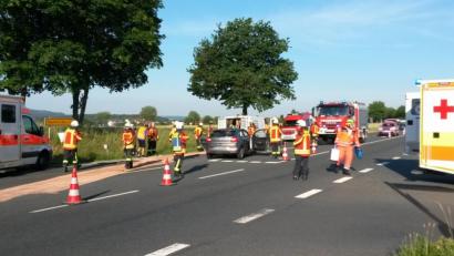 Bild: mde
Im Kreuzungsbereich auf der B22 bei Kemnath kam es am Montagmorgen zu einem Verkehrsunfall. Dabei wurden zwei Personen verletzt.