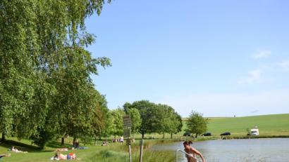 Bild: gi
Alle „Wasserratten“ können das gemeindliche Natur-Waldbad Tröbes zum Null-Tarif benutzen.