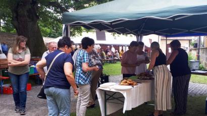 Bild: abu
Zwiebelkuchen und Museumsbrot sind bei den Gästen gefragt.