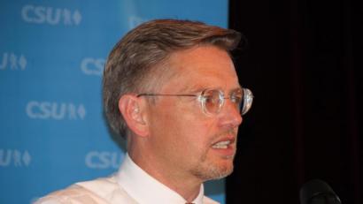 Bild: kro
91,3 Prozent der CSU-Delegierten votierten fpür den Brander Tobias Reiß als CSU-Kreisvorsitzender Reiß steht seit 2010 an der Spitze des CSU-Kreisverbandes.