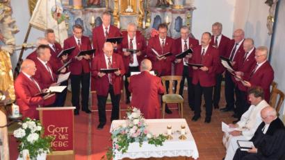 Bild: wku
Vor dem Kommersabend feiert der Männergesangverein Edelweiß Kürmreuth einen ökumenischen Gottesdienst in der Kürmreuther Simultankirche, den der Chor mitgestaltet.