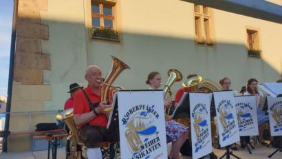 Bild: exb
Die Oberpfälzer Weihermusikanten eröffnen den Serenadenreigen.