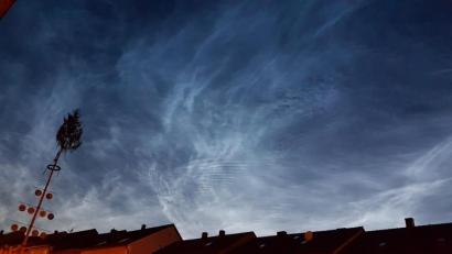 Bild: exb
Leuchtende Nachtwolken über der Eschenbacher Altstadt.