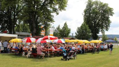 Bild: njn
In der Grünanlage an der Kemnather Straße schlug die BRK-Bereitschaft für den "Kaffee im Park" ihre Zelte auf.