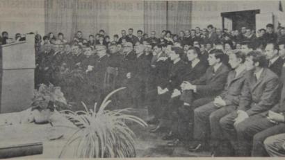 Bild: dob
Beim Empfang der SpVgg-Fußballer im Rathaus konnte der Saal kaum die Besucher fassen. Der damalige Bürgermeister Otto Ries (links) war "stolz auf die Fußballer der Kreisstadt".