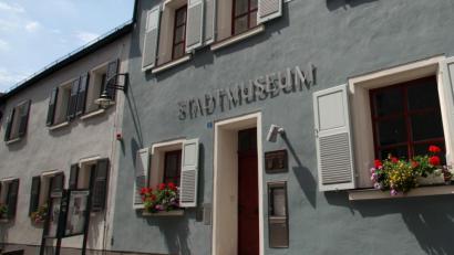 Bild: Götz
Die Dauerausstellung im Stadtmuseum wird umgestaltet. Dabei ist auch die Barrierefreiheit Thema. Der Bauausschuss gab dafür Mittel frei.