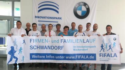 Bild: Hirsch
Veranstalter und Sponsoren werben für den Firmen- und Familienlauf am 25. Juli im Wackersdorfer Innovationspark.