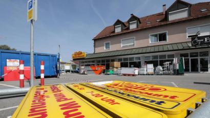 Bild: Wolfgang Steinbacher
Netto baut um. Schon am Dienstag, 2. Juli, soll der Discounter wieder öffnen. Dann auch mit einem kleinen Back-Shop.