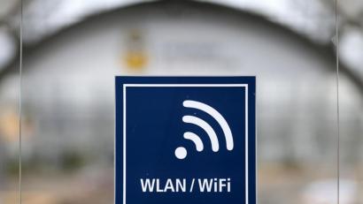 Bild: Jan Woitas/ZB/dpa
Ein Hinweisschild auf einen W-LAN-Hotspot.