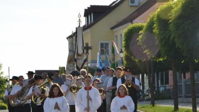 Bild: dob
In Altenstadt ist das Patrozinium der Simultankirche, die dem Heiligen Johannes dem Täufer geweiht ist, ein richtiger Festtag.