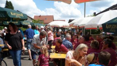 Bild: soj
Bei sonnigem Wetter kamen viele Gäste in die Kösseinestraße zum Fest.