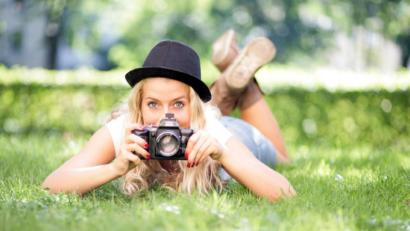 Bild:  Peter Atkins – stock.adobe.com
Nicht mal eine Kamera ist in unserer modernen Smartphone-Zeit noch zwingend nötig. Die meisten Mobiltelefone sind mittlerweile mit sehr guten Kameras ausgestattet, die es wirklich einfach machen, sich glücklich zu knipsen.