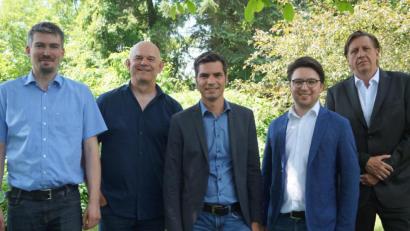 Bild: exb/Roland Konopisky
Michael Hitzek (Mitte) soll Bürgermeisterkandidat der Burglengenfelder SPD werden. Das gaben (von links) Fraktionsvorsitzender Sebastian Bösl, sein Stellvertreter Hans Deml, Ortsvorsitzender Peter Wein und Zweiter Bürgermeister Bernhard Krebs bekannt.