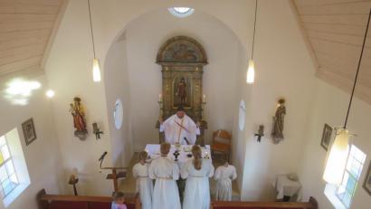 Bild: exb
Kaplan Florian Weindler zelebrierte den Gottesdienst zum Patrozinium der Kapelle in Hiltersdorf.