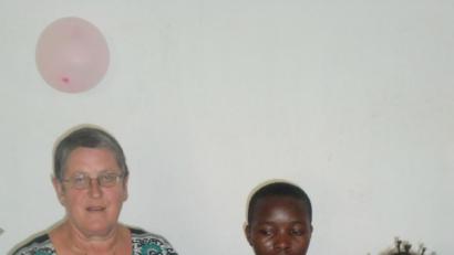 Bild: exb
Missionshelferin Hildegard Witt besucht die Krankenstation Litembo in Tansania.