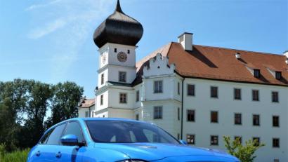 Bild: bz
Sportlich dezent steht der Jaguar F-Pace SVR auf voluminösen 22-Zöllern. 550 PS treiben den Zweitonner in 4,3 Sekunden auf Tempo 100.
