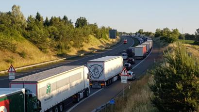 Bild: dob
Auf der A6 bei Vohenstrauß staut es sich nach einem schweren Unfall.