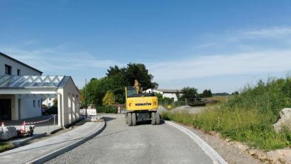 Bild: gz
Der Einmündungsbereich der Heubachgasse wurde gepflastert und der Rest in Richtung Schellenbach wird geteert.