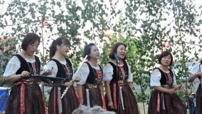 Bild: myd
In verschiedenen Formationen traten die Mitglieder des Jodelclubs "Enzian" aus Incheon auf. Sie begeisterten wie ihre Kollegen aus Seoul das Schwarzenbacher Publikum.