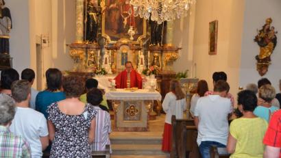 Bild: dob
Bischöflich Geistlicher Rat Pfarrer Alois Scherm zelebriert den Patroziniumsgottesdienst in Kößing zu Ehren von Petrus und Paulus.