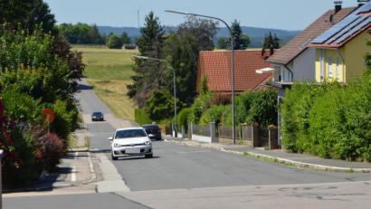 Bild: dob
Seit Jahren prangert Reiner Hartwig die Schnellfahrer in der Oberlinder Straße an. Vielleicht ist eine Lösung in Sicht.