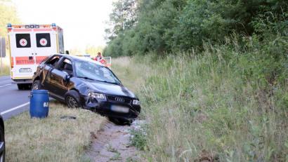 Bild: jma
In einem Graben nahe Hütten kam der Audi zum Stehen. Das Auto ist nach dem Unfall Totalschaden.