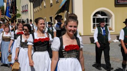 Bild: pop
Viele farbenfrohe und historische Trachten gab es beim Trachtenjubiläum zu sehen.