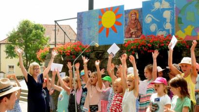 Bild: Stephan Huber
Ein Mitmach-Lied bei der Kindermesse auf dem Mariahilfberg: Der Sonnengesang von Franz von Assisi.