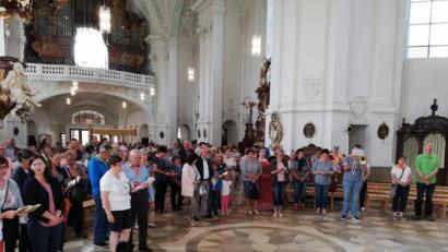 Bild: rpp
Die Gläubigen aus Kastl beim ergreifenden Pilgergottesdienst.
