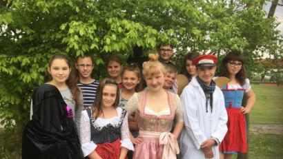 Bild: arw
Die Akteure der St. Felixschule für eine Oberpfälzerin im Himmel