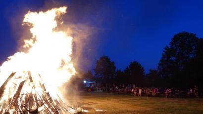 Bild: mmj
Hell loderten die Flammen des Feuers in den Nachthimmel.