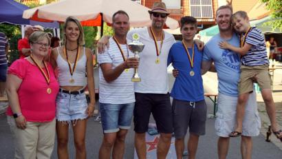 Bild: bkr
Das meiste Gefühl im Arm haben heuer Shanon Brink, Lia Ziegler, Jörg Fütterer, Johannes Kraus, Simon Weidmann und Brandon Slusher (mit Sohn, von links).