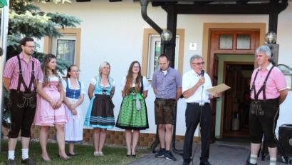 Bild: rpp
Lobende Worte hat Bürgermeister Josef Etterer (Zweiter von rechts) sowohl für die erfolgreichen Schützen Michael Buchbinder, Simona Bachmayer, Christine Schachner, Sandra Raps, Maria Kausler und Lukas Haberkorn als auch für Vorsitzenden Wolfgang Raps (von links).