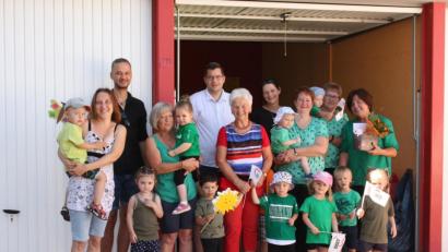 Bild: R. Kreuzer
"Die kleine Raupe Nimmersatt" zeigen die Krippenkinder in der AWO-Krippe Teddyland.