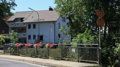 Bild: wro
Die Brücke, die Schönhaid den Tirschnitzbach überspannt, wird im kommenden Jahr durch einen Neubau ersetzt.