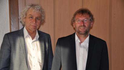 Bild: ak
Landrat Wolfgang Lippert (links), sieht in Bürgermeisterkandidat Hermann Schraml eine „richtig gute Option“.