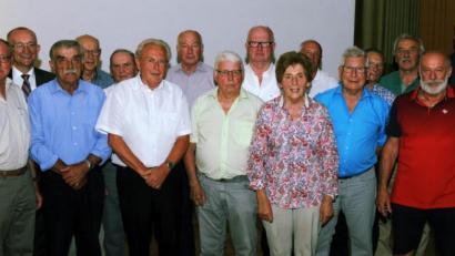 Bild: gfr
Mitglieder der Raiffeisenbank Hirschau, die seit 50 Jahren Genossen sind. Ihnen gratulierten (von links) Hirschaus 3. Bürgermeister Peter Leitsoni und Landrat Richard Reisinger.