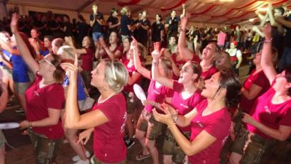 Bild: hm
Die Pfreimder Feuerwehr fand beim Jubiläum den richtigen Mix. Beim Partyabend zum Finale herrschte Stimmung pur im Festzelt.