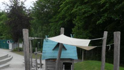 Bild: rn
Eltern von Kleinkindern wünschen sich für den entsprechenden Spielbereich im Mehrgenerationenpark mehr Sonnenschutz.