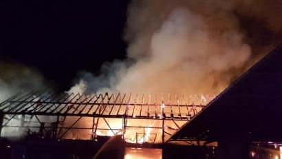 Bild: exb
Die Scheune steht in Flammen.