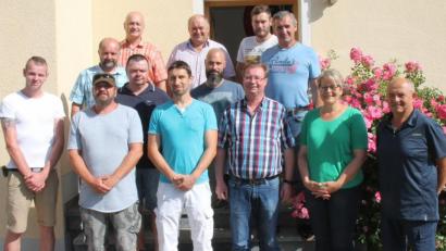 Bild: dl
Die Teilnehmer des Nachbarschaftstages der Klärwärter in Kulz mit Bürgermeister Walter Schauer (hinten links) und der Lehrerin Erika Gröber (Zweite von rechts).