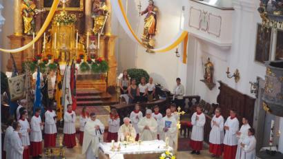 Bild: stn
Zusammen mit Pater Adam Stasicki, Dekan Thomas Jeschner und Pater Rafla ( von Links ) zelebrierte der Jubilar den Festgottesdienst