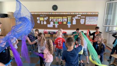 Bild: exb
Die Freude am gemeinsamen Singen erlebten die Hortkinder sowie die Mädchen und Buben der Grundschule.