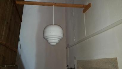 Bild: gi
Eine Glocke sollte ab dem Jahr 2012 Schwingungen erzeugen und mittels Schall die Feuchtigkeit aus der Ortskirche vertreiben.