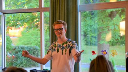 Bild: amü
Der 16-jährige Posaunist Philipp Greger aus Neustadt am Kulm gehört zur neuen Generation der Dirigenten, die in ihren heimischen Posaunenchören nicht nur spielen, sondern immer wieder selbst Stücke einüben und aufführen. Beim Abschlusskonzert wird er das fröhliche „Swing that Song“ von Ingo Luis dirigieren.