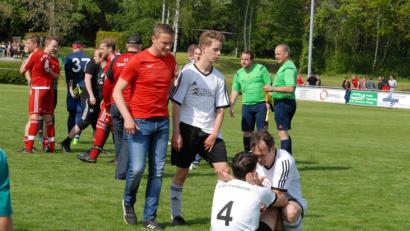 Bild: gb
In der Relegation zur Kreisliga lief alles normal: Der ATSV Tirschenreuth muss nach dem 0:4 gegen den FC Lorenzreuth in der neuen Spielzeit 2019/20 einen erneuten Anlauf starten. Bei der Tagung in Falkenberg bemängelte Kreisspielleiter Peter Kemnitzer jedoch die kuriosen Geschehnisse rund um die Relegation zur Kreisklasse.